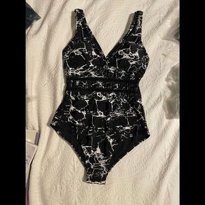 1-piece Small Swimsuit